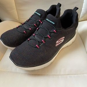 Skechers Tennis Shoes LIKE NEW!